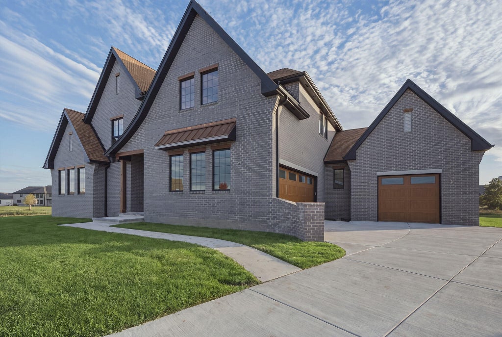 Photo of 8737 Silver Maple Cove, Saint John, IN 46373 (MLS # 847277)