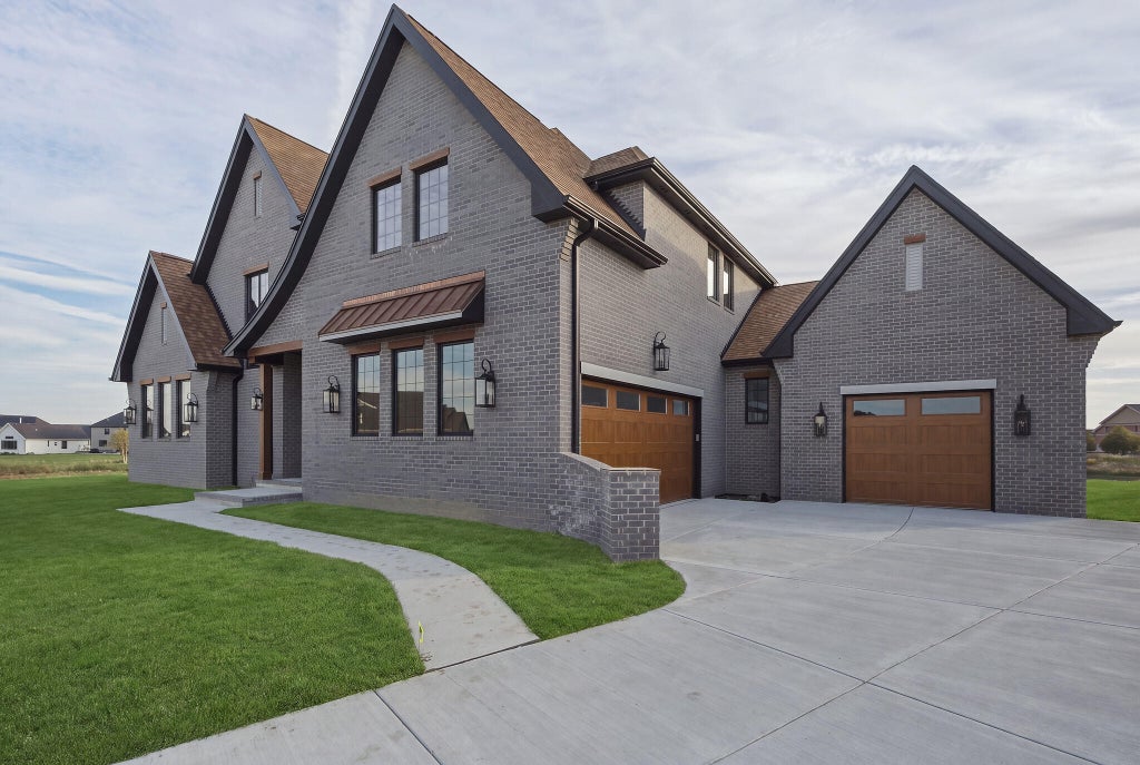 Photo of 8737 Silver Maple Cove, Saint John, IN 46373 (MLS # 847277)