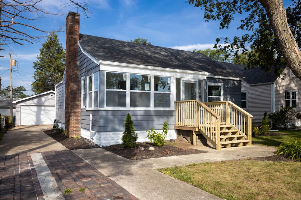 Photo of 234 N Woodlawn Avenue, Griffith, IN 46319 (MLS # 844712)
