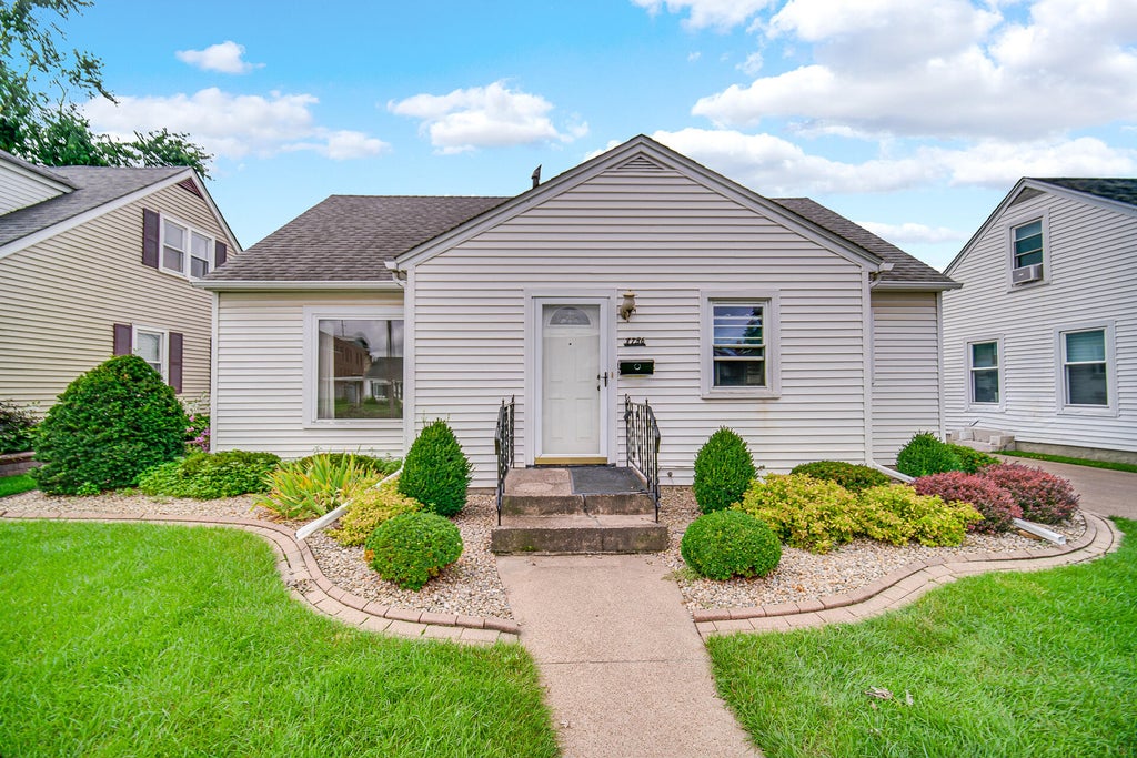 Photo of 8736 Cottage Grove Avenue, Highland, IN 46322 (MLS # 845501)