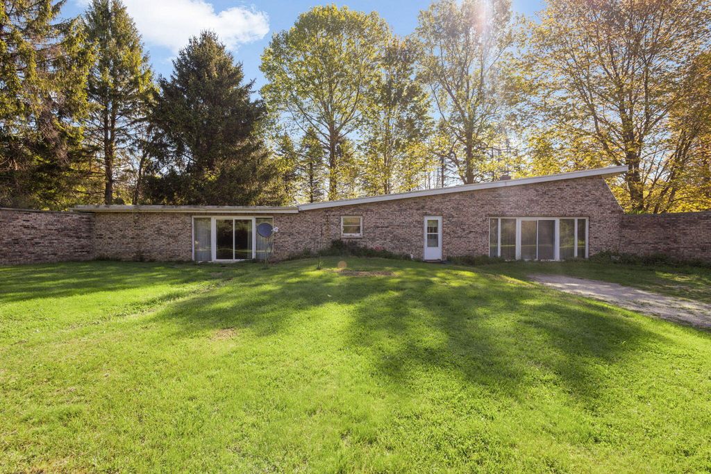 Photo of 1233 E 800 N, La Porte, IN 46350 (MLS # 838538)