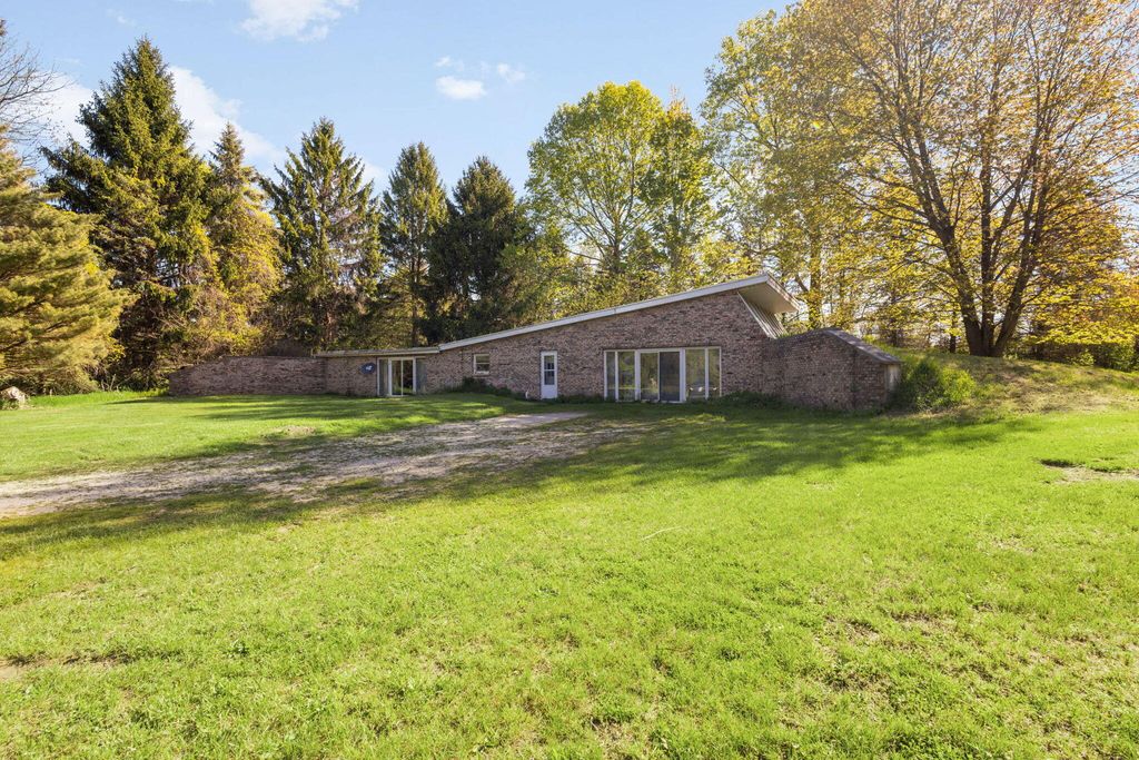 Photo of 1233 E 800 N, La Porte, IN 46350 (MLS # 838538)