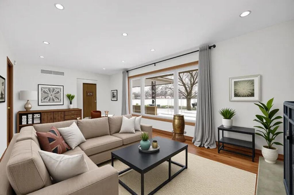 Photo of 8224 Beech Avenue, Munster, IN 46321 (MLS # 831578)