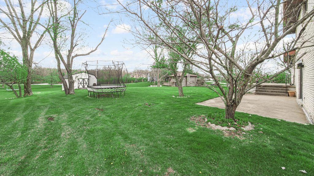 Photo of 649 W 128th Court, Crown Point, IN 46307 (MLS # 837652)