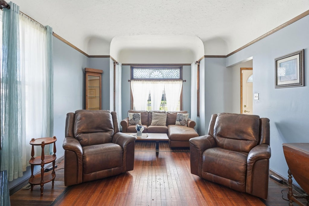 Photo of 150 E 10th Street, Hobart, IN 46342 (MLS # 846362)
