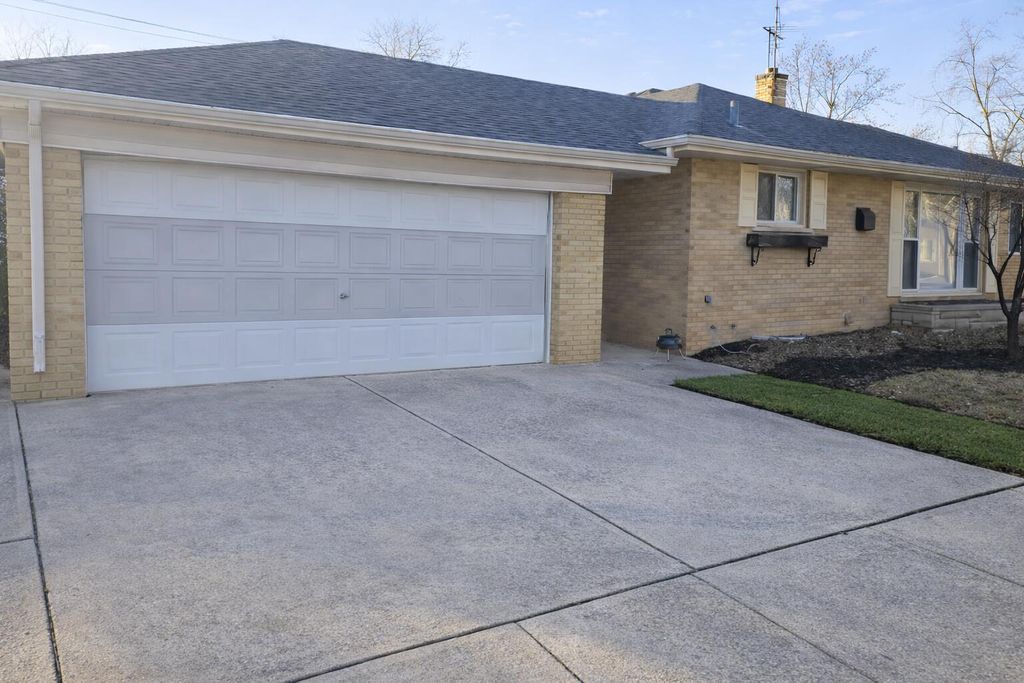 Photo of 222 Broadmoor Avenue, Munster, IN 46321 (MLS # 834634)