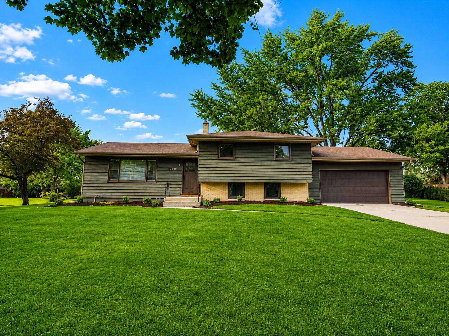 12000 N Oakwood Drive