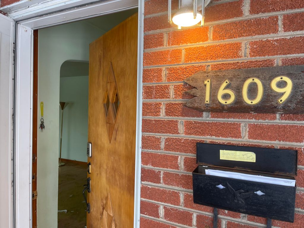 Photo of 1609 Davis Avenue, Whiting, IN 46394 (MLS # 832254)