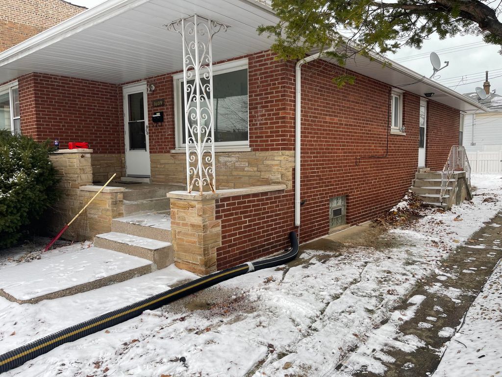 Photo of 1609 Davis Avenue, Whiting, IN 46394 (MLS # 832254)