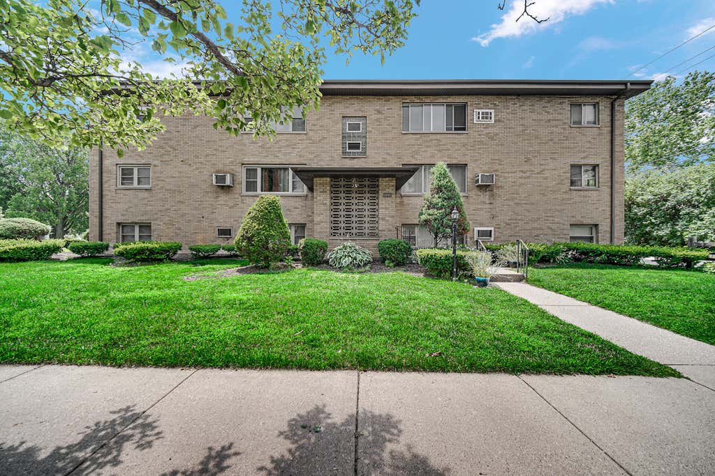 Photo of 8940 White Oak Avenue, Munster, IN 46321 (MLS # 842225)