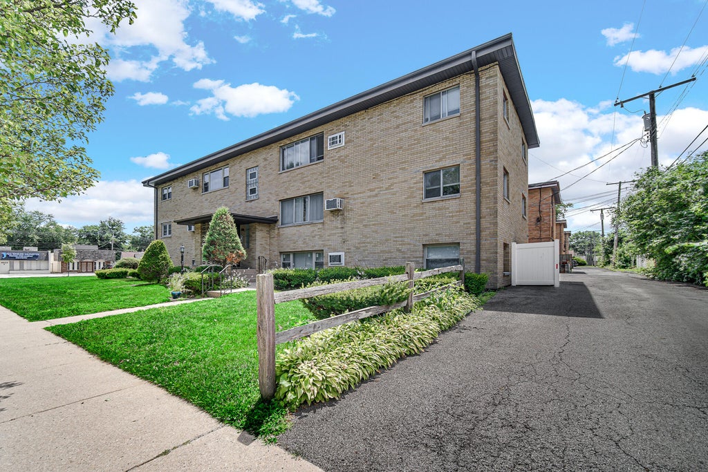 Photo of 8940 White Oak Avenue, Munster, IN 46321 (MLS # 842225)