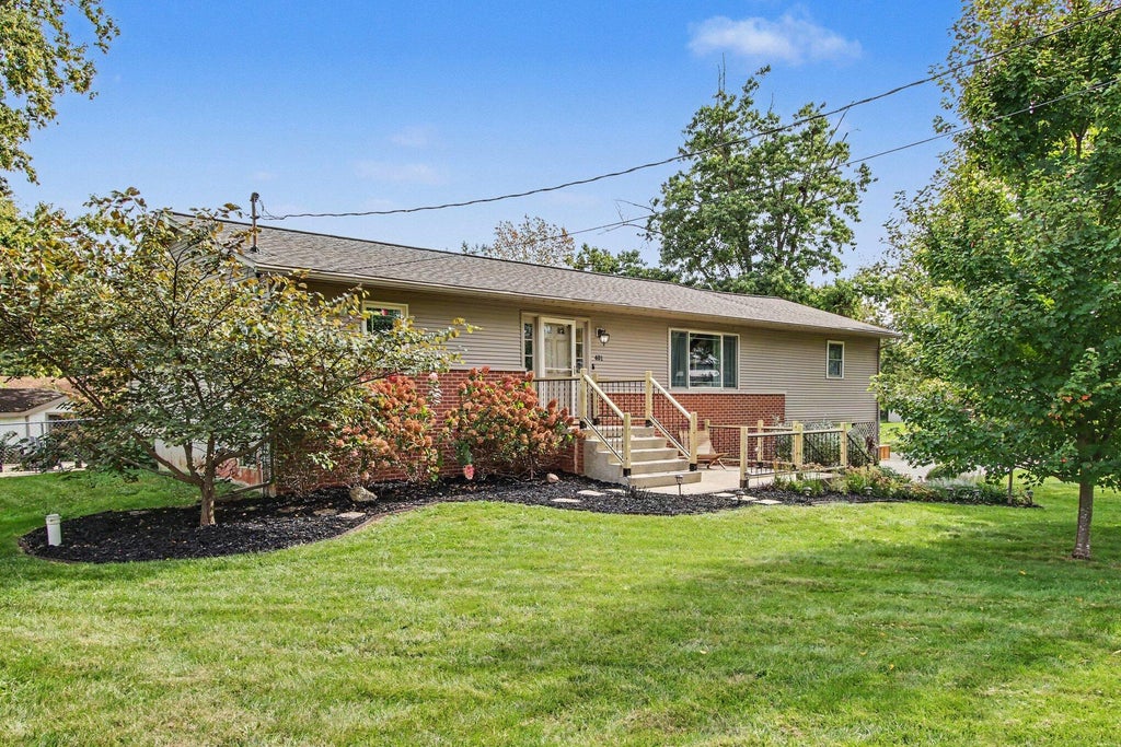 Photo of 401 E 75 N, Valparaiso, IN 46383 (MLS # 846857)
