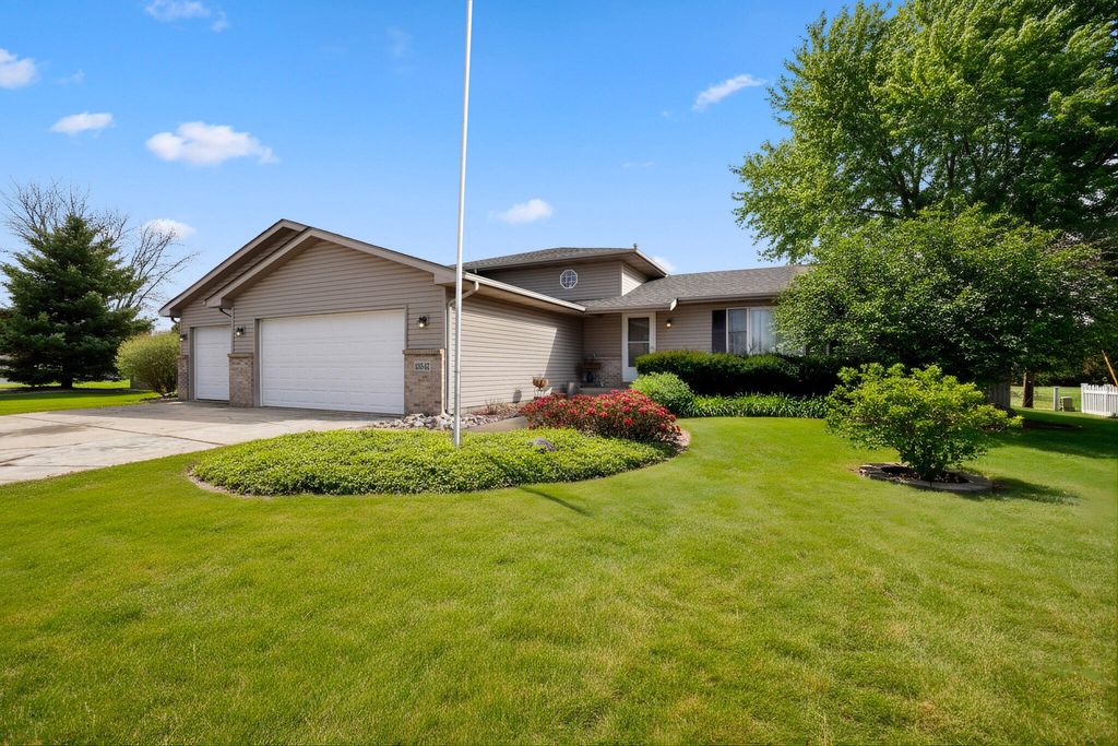 Photo of 13547 Drummond Street, Cedar Lake, IN 46303 (MLS # 834128)
