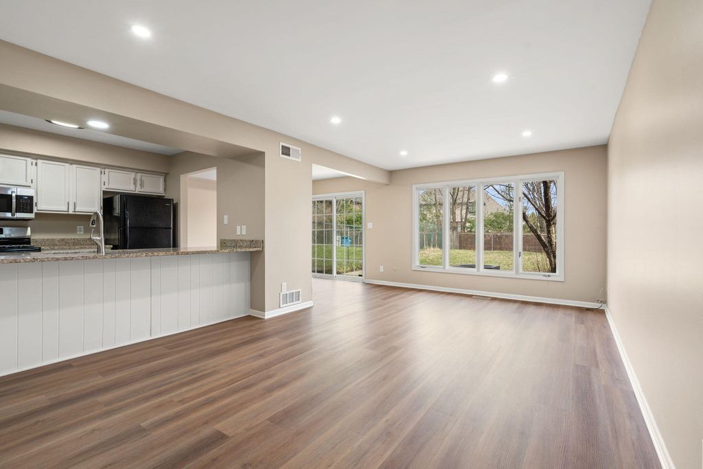 Photo of 617 Wellington Drive, Dyer, IN 46311 (MLS # 836122)