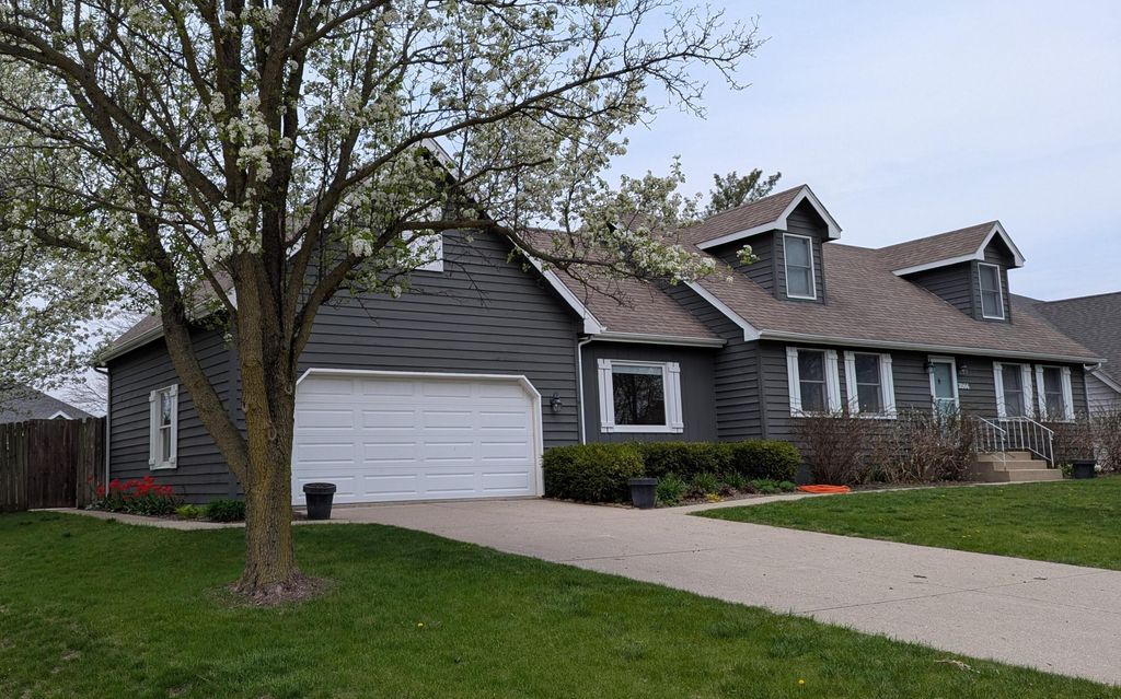 Photo of 2066 Anna Street, Schererville, IN 46375 (MLS # 836458)