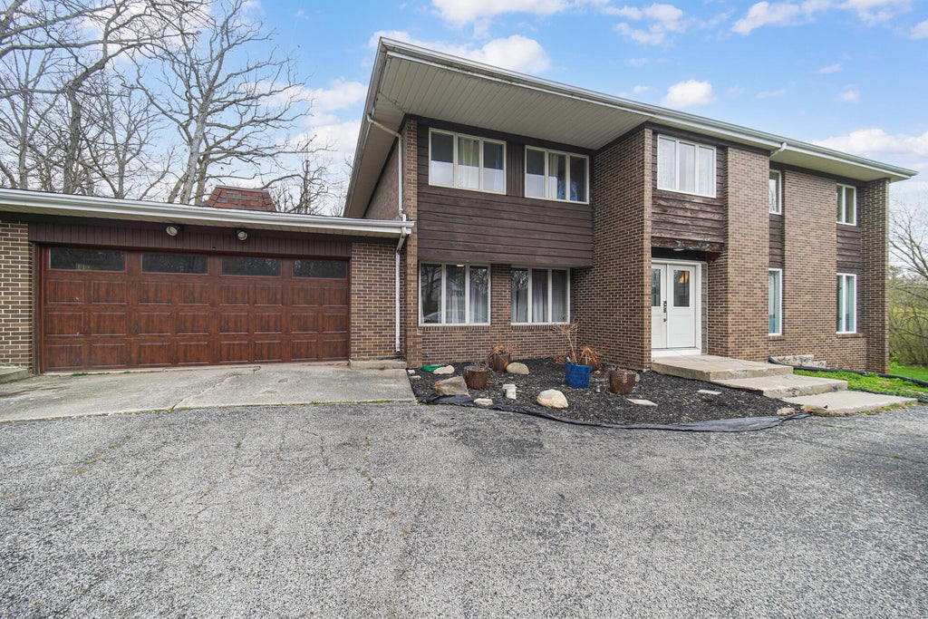 Photo of 809 W 126th Court, Crown Point, IN 46307 (MLS # 844532)