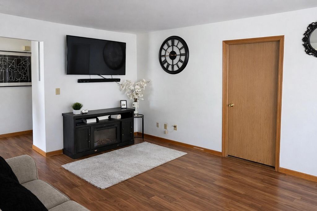 Photo of 3476 E 69th Avenue, Merrillville, IN 46410 (MLS # 836877)