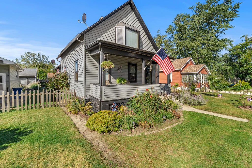 Photo of 215 Derby Street, Michigan City, IN 46360 (MLS # 846067)