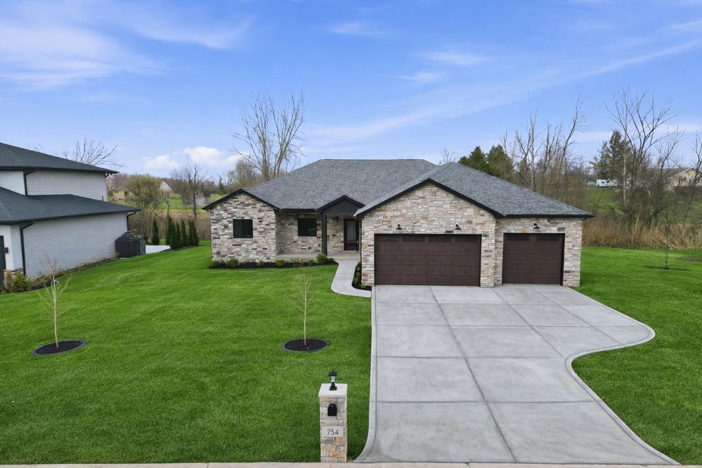 Photo of 754 Cirque Drive, Crown Point, IN 46307 (MLS # 836230)
