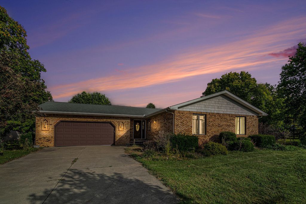 Photo of 938 S 400 W, Warsaw, IN 46580 (MLS # 829408)