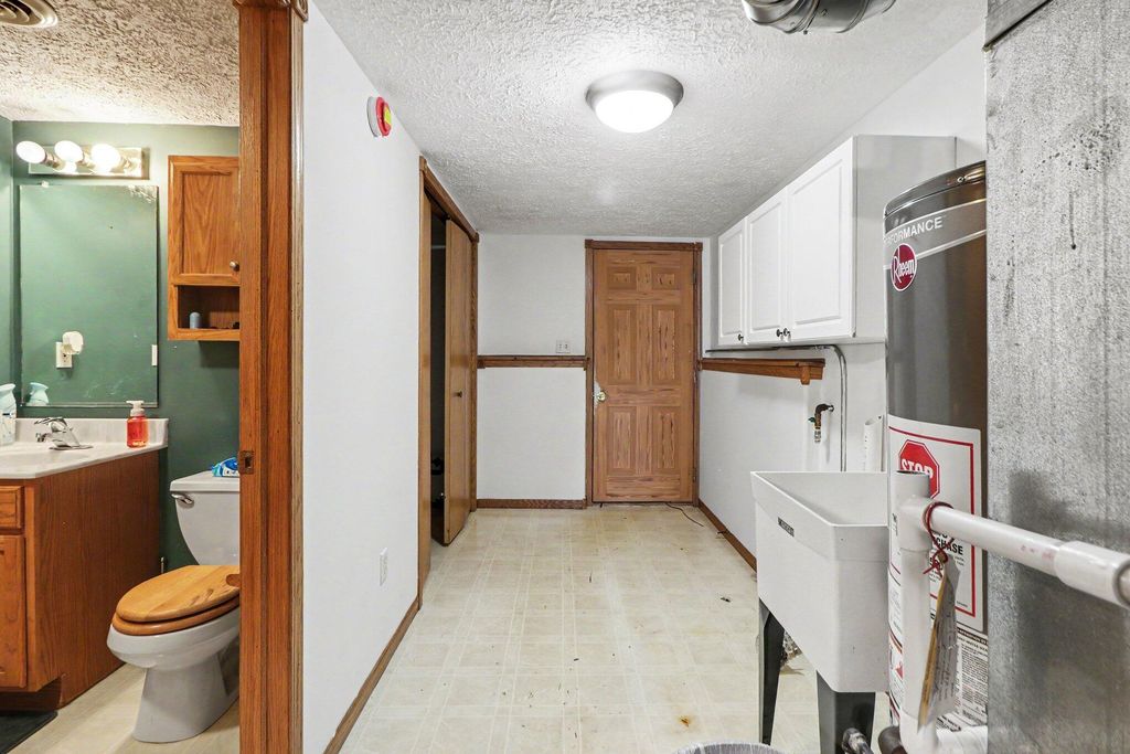 Photo of 7954 Bracken Pkwy, Hobart, IN 46342 (MLS # 838198)