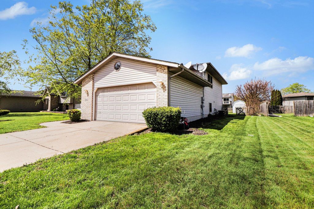 Photo of 7954 Bracken Pkwy, Hobart, IN 46342 (MLS # 838198)