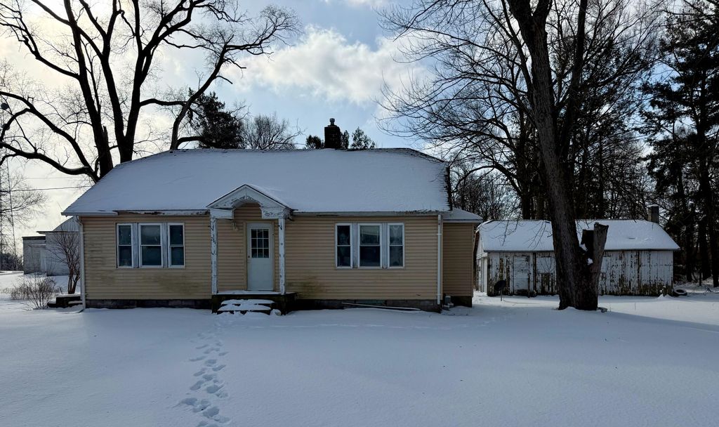 Photo of 211 W Main Street, Medaryville, IN 47957 (MLS # 833568)