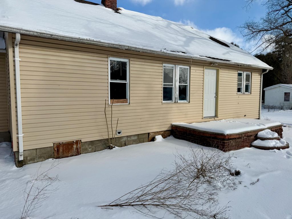 Photo of 211 W Main Street, Medaryville, IN 47957 (MLS # 833568)
