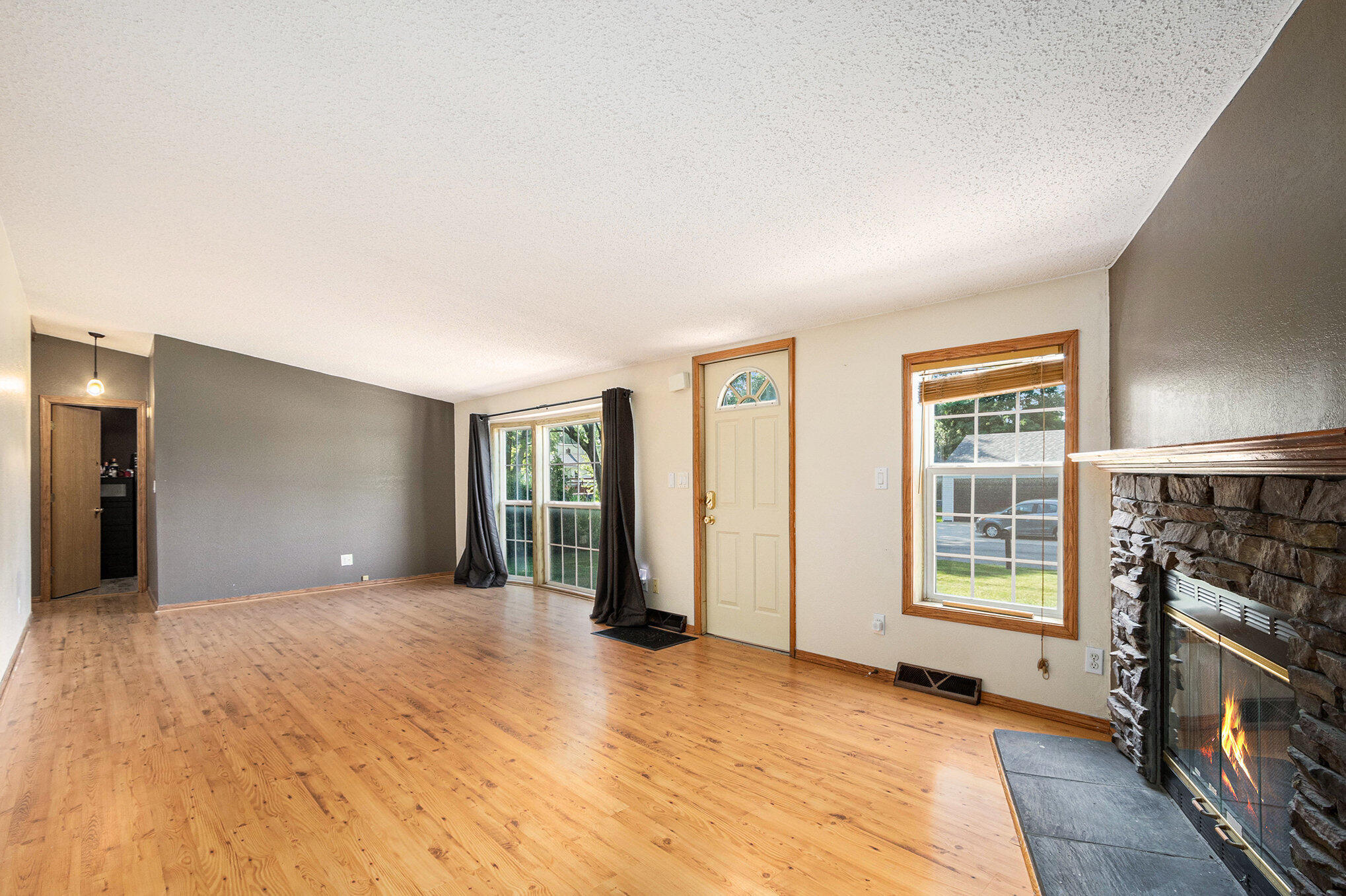 756 E 25th Place