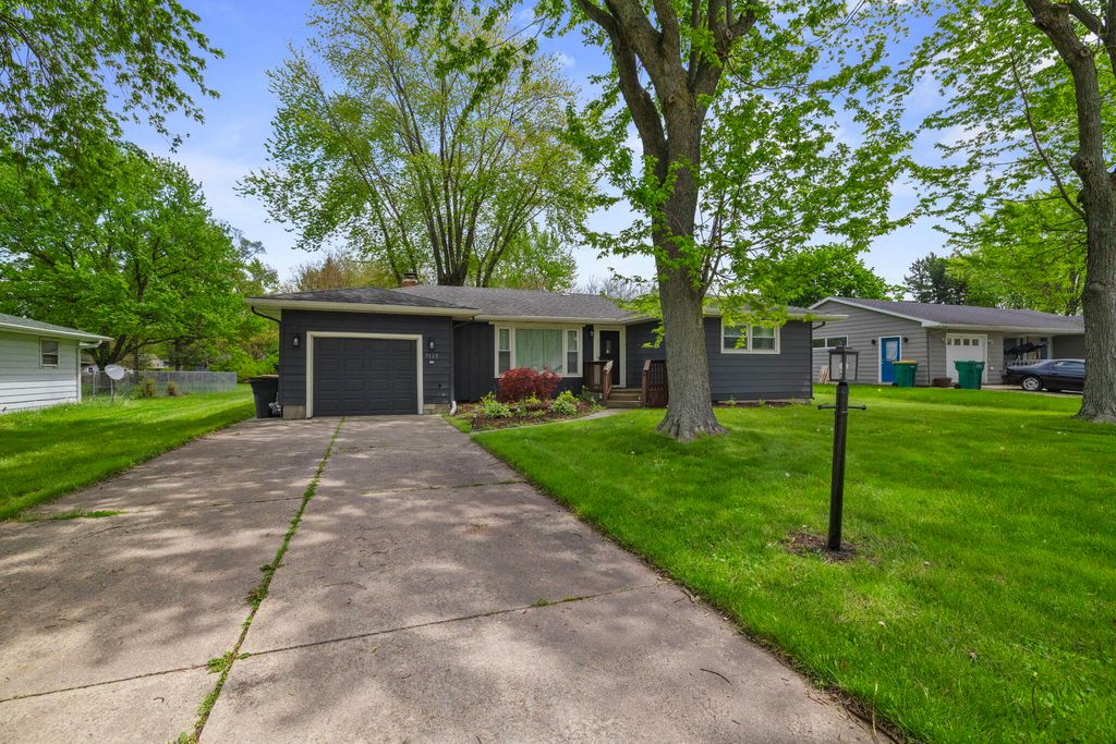Photo of 7125 Delaware Street, Merrillville, IN 46410 (MLS # 838101)