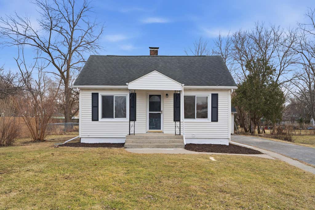 Photo of 2407 W 78th Avenue, Merrillville, IN 46410 (MLS # 843495)