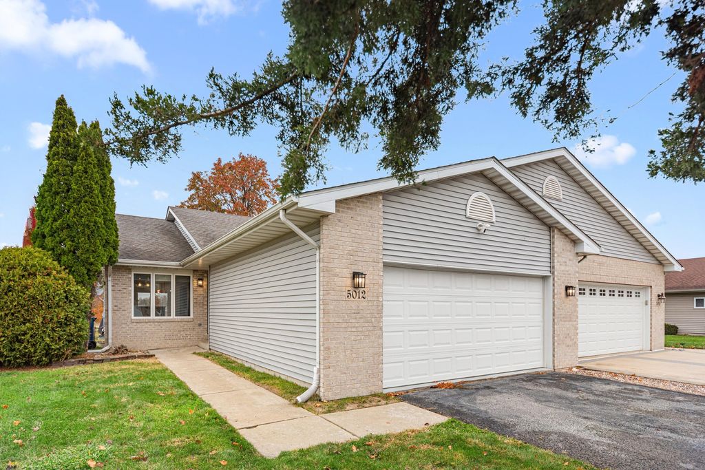 Photo of 5012 W 92nd Avenue, Crown Point, IN 46307 (MLS # 833859)