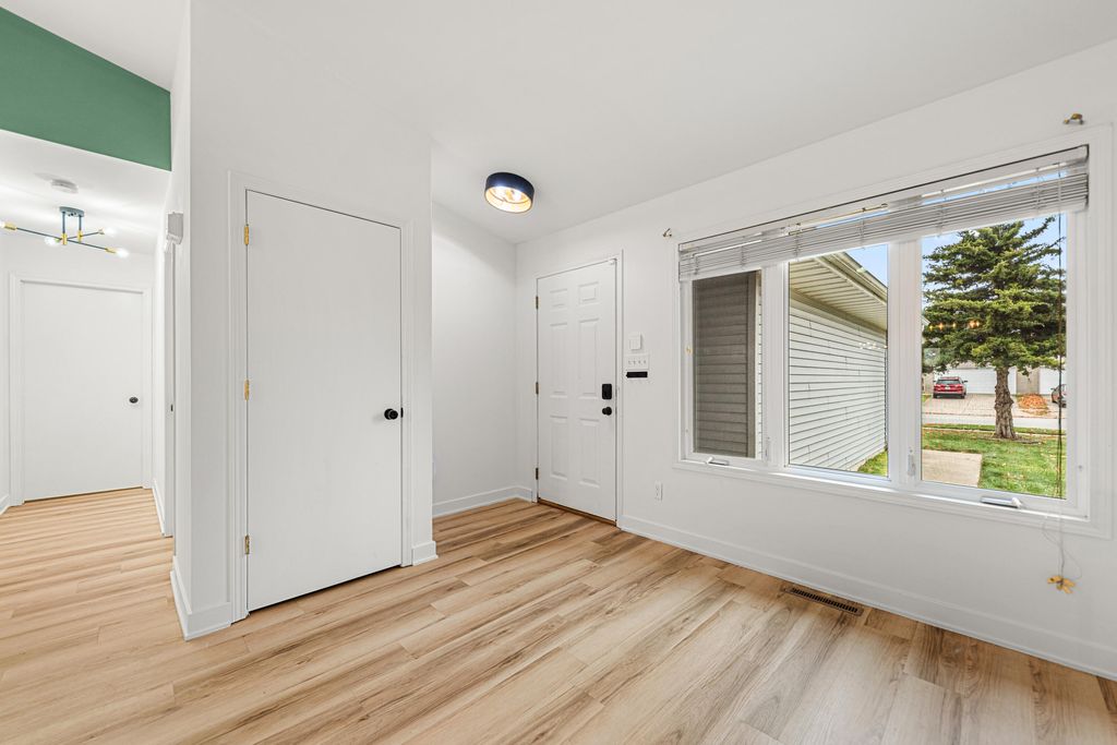 Photo of 5012 W 92nd Avenue, Crown Point, IN 46307 (MLS # 833859)