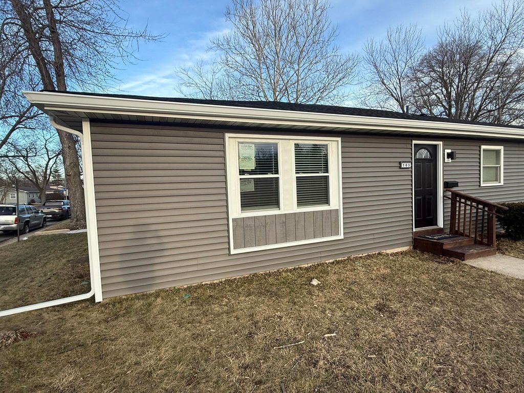 Photo of 103 Michigan Street, Chesterton, IN 46304 (MLS # 832852)