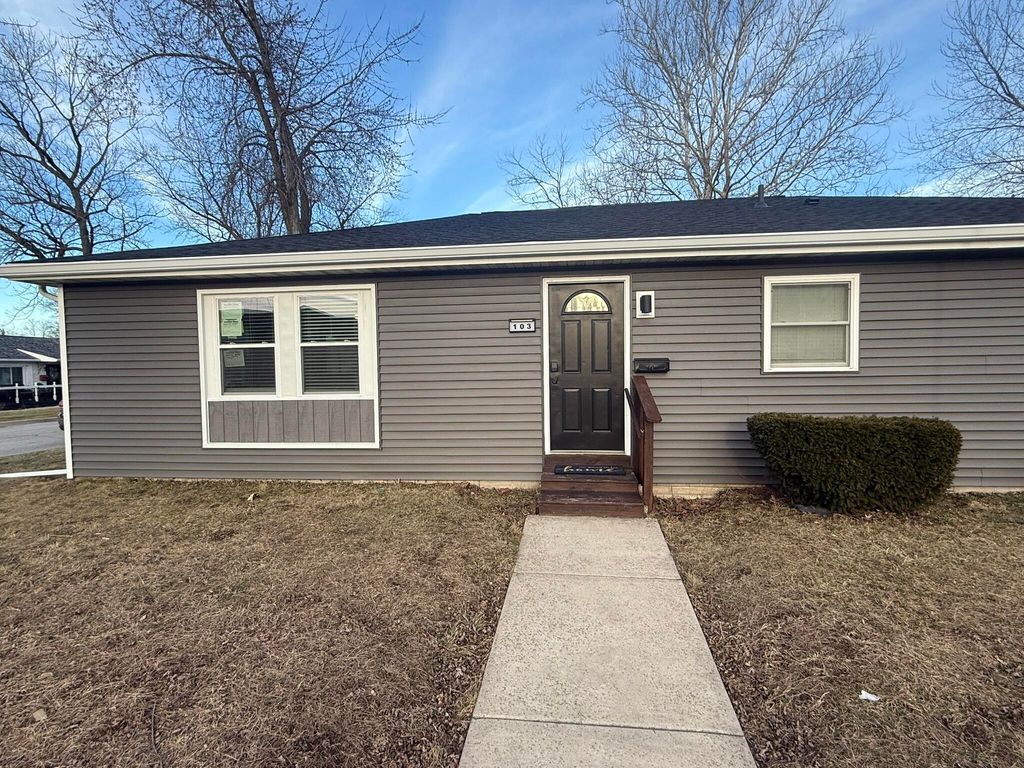 Photo of 103 Michigan Street, Chesterton, IN 46304 (MLS # 832852)