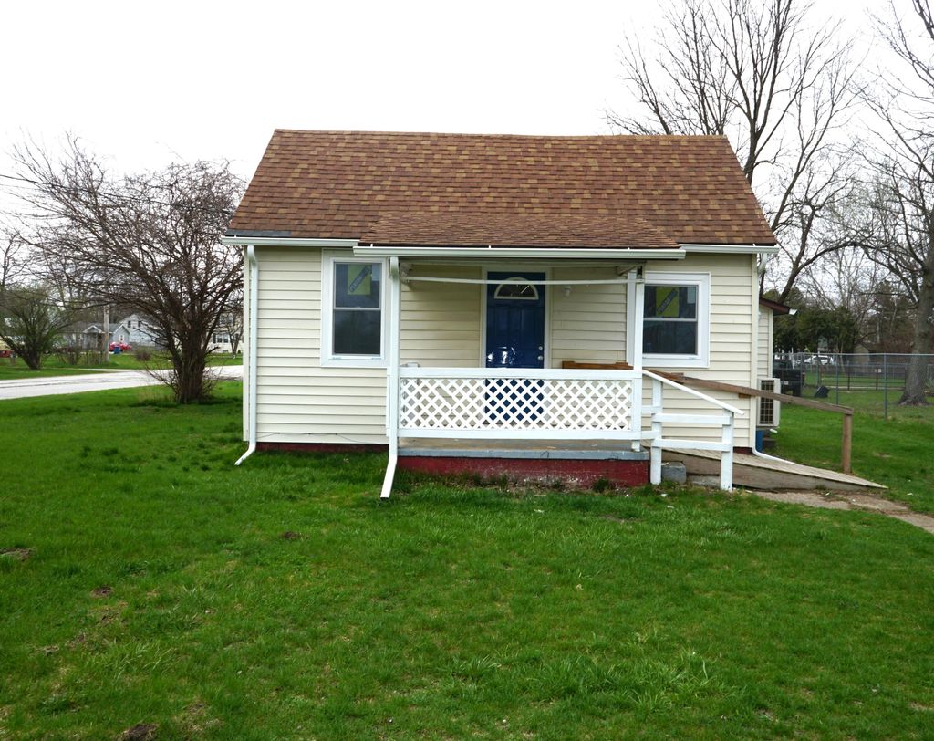 Photo of 307 S East Street, Knox, IN 46534 (MLS # 836590)