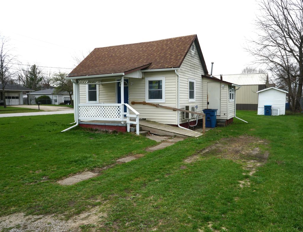 Photo of 307 S East Street, Knox, IN 46534 (MLS # 836590)