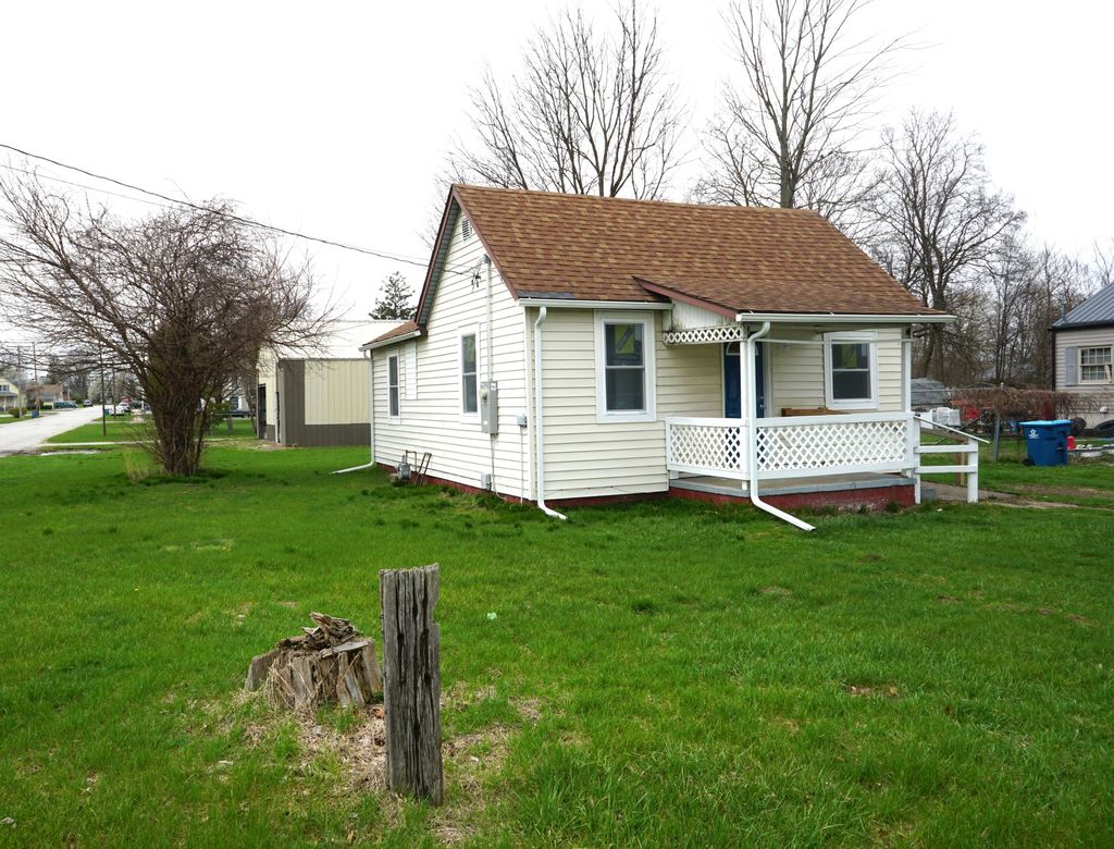 Photo of 307 S East Street, Knox, IN 46534 (MLS # 836590)
