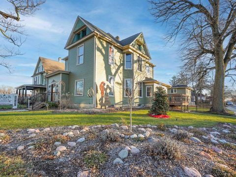 Single Family Residence in Valparaiso IN 702 Lincolnway 1.jpg