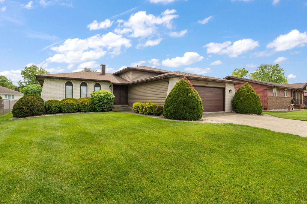 Photo of 1225 Willow Lane, Schererville, IN 46375 (MLS # 839296)