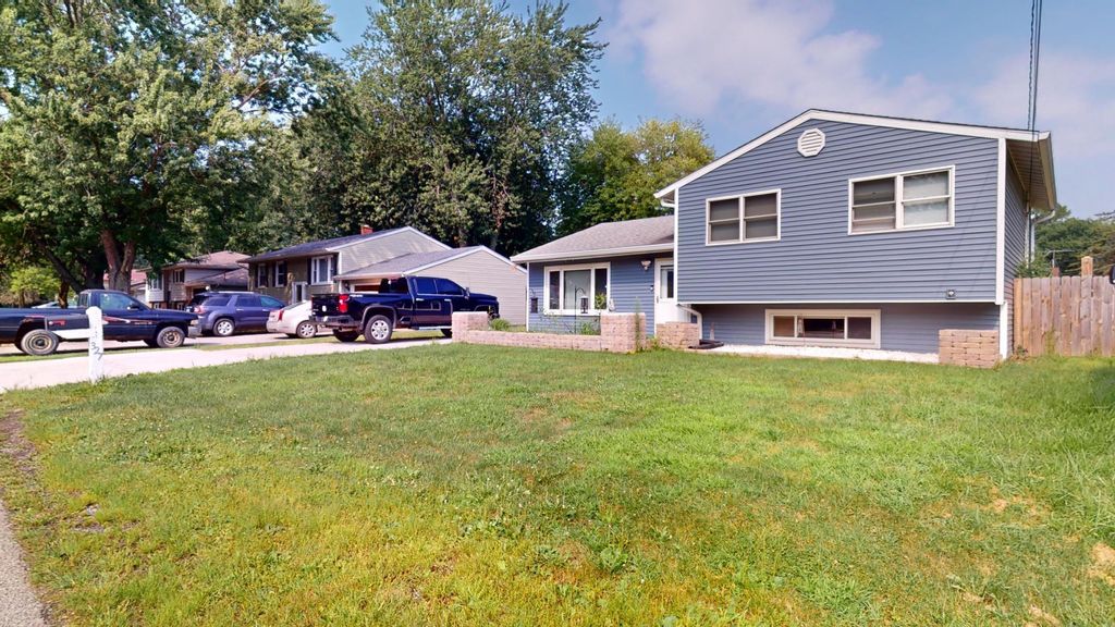Photo of 327 S 18th Street, Chesterton, IN 46304 (MLS # 831400)