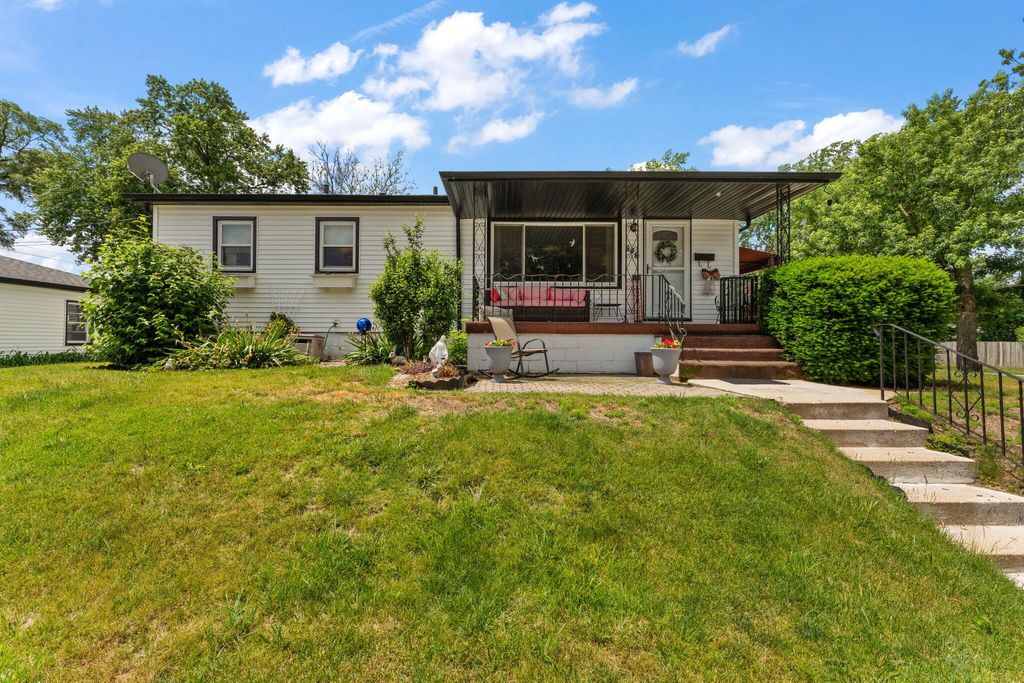 Photo of 546 N Wheeler Street, Griffith, IN 46319 (MLS # 840590)