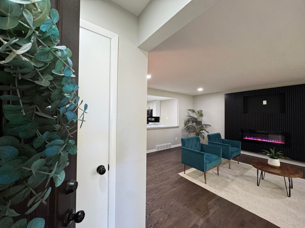 Photo of 8009 Greenwood Avenue, Munster, IN 46321 (MLS # 830540)