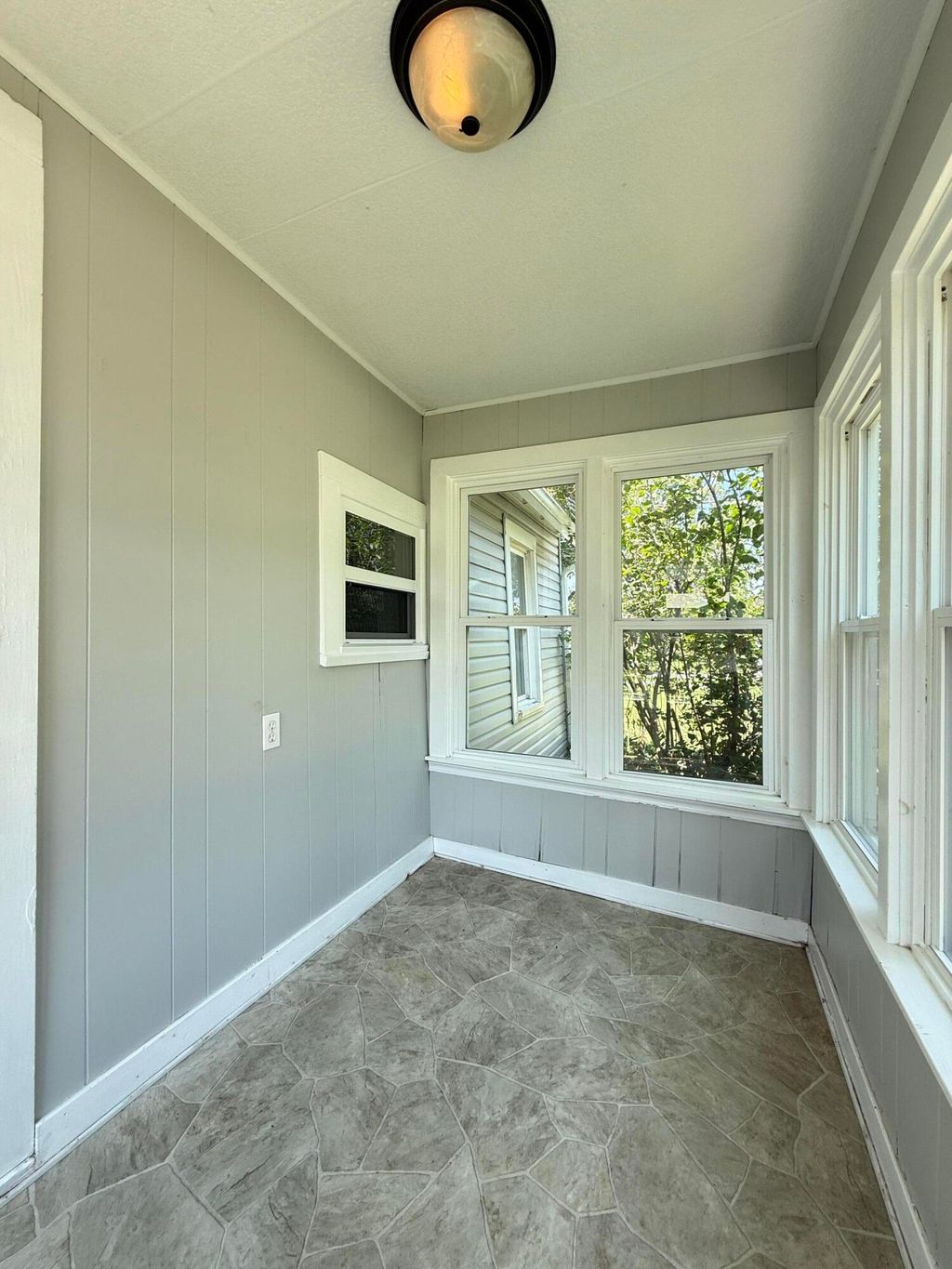 Photo of 304 N Lincoln Street, Hebron, IN 46341 (MLS # 841867)