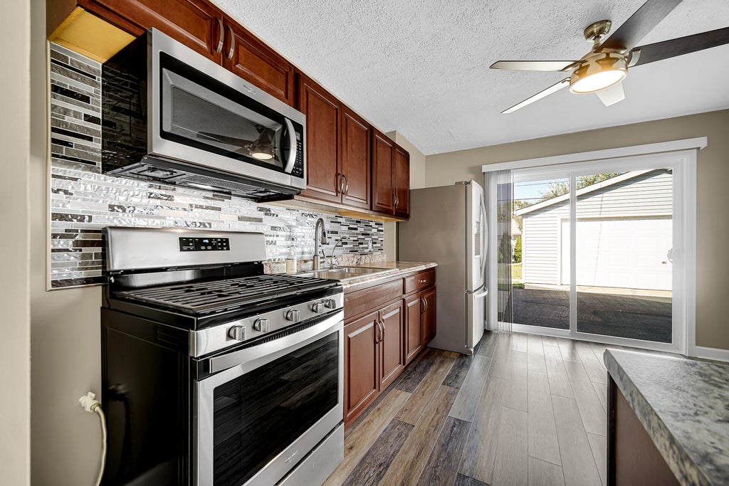 Photo of 2421 Walnut Drive, Highland, IN 46322 (MLS # 847378)