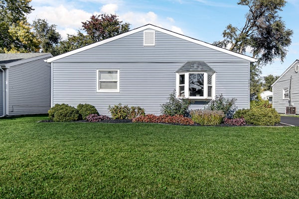 2421 WALNUT DR, HIGHLAND, IN 46322 - Image f43bcd84e3460d3ff8b9f614a40c72d3/589282846