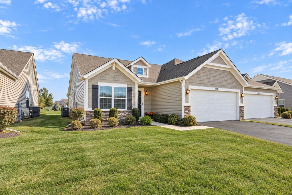 Photo of 10173 Kreitzburg Street, Dyer, IN 46311 (MLS # 847360)