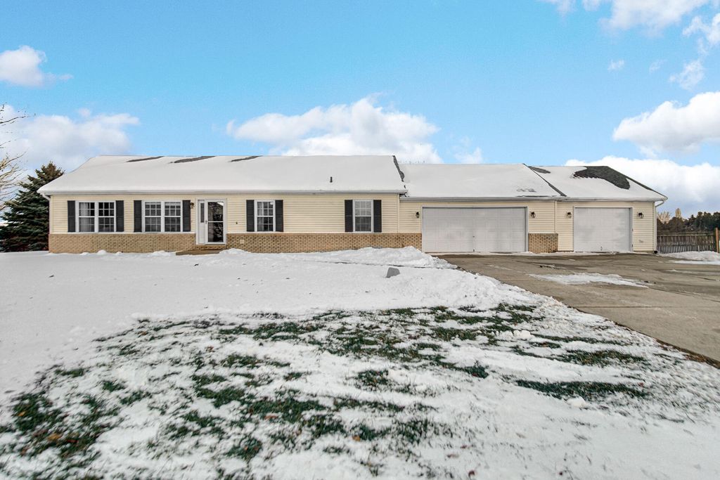 Photo of 213 N 450 E, Valparaiso, IN 46383 (MLS # 831598)