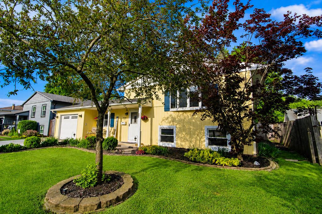 Photo of 729 N Wheeler Street, Griffith, IN 46319 (MLS # 839469)