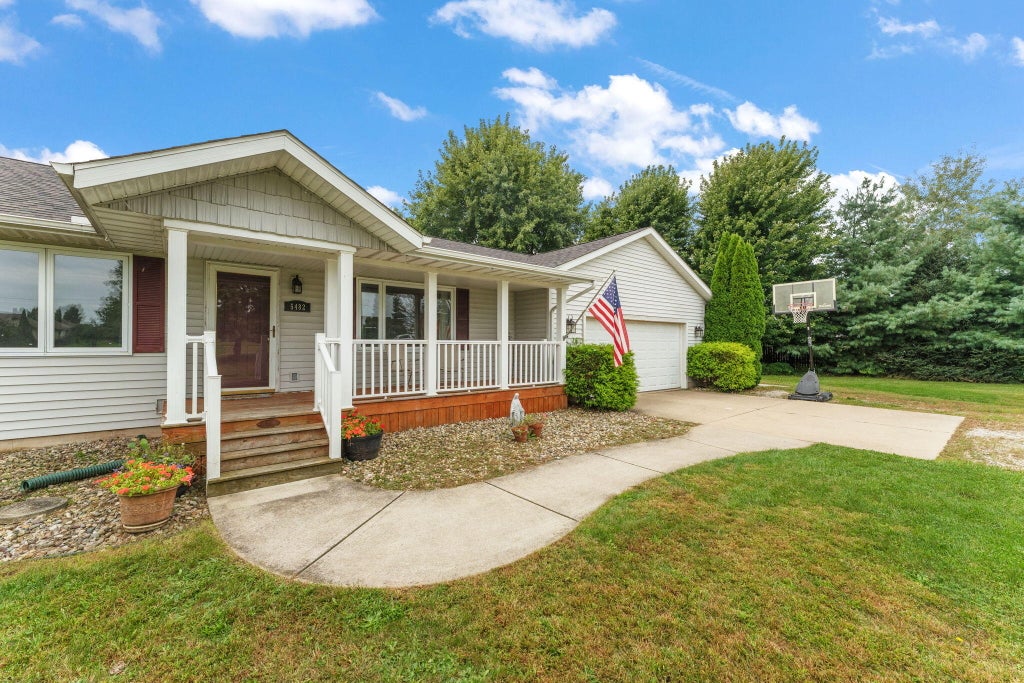 Photo of 5482 E 400 N, Rolling Prairie, IN 46371 (MLS # 846038)